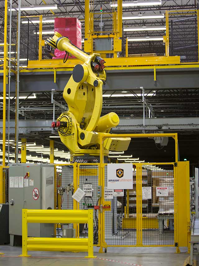 A fulfillment center at Amazon, which has massively increased its use of robots over the last year (© MARJORIE KAMYS COTERA / DAEMMRICH PHOTOS / THE IMAGE WORKS)