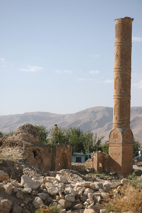 The ruins of a mosque that could be annihilated by the IlÄ±su Dam
